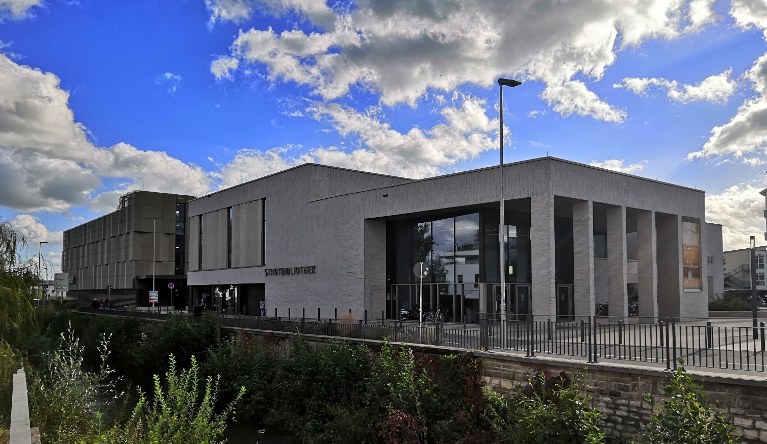 {#Stadtbibliothek und Halle}